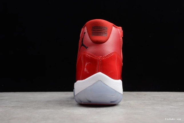 RetroGym Air Red 11 378037-623 Jordan 0719